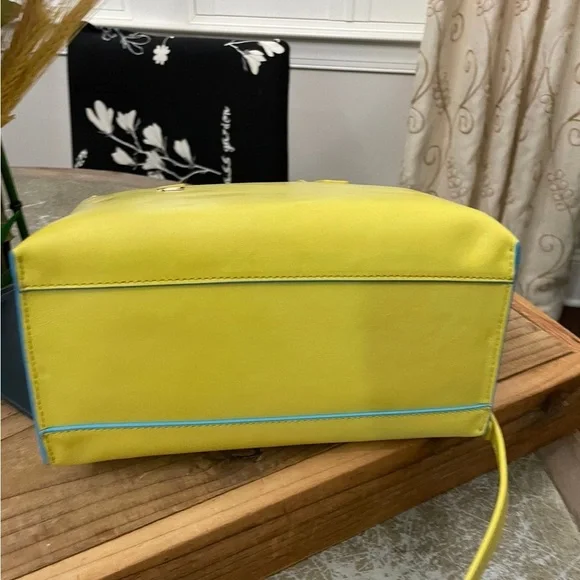 PIQUADRO” YELLOW SOFT ITALIAN LEATHER DESIGNER SATCHEL - Picture 9 of 12